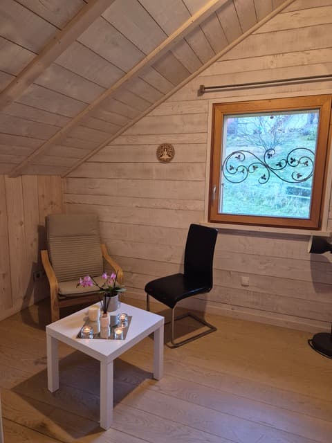 Salle de consultation pour Sophro-Analyse et thérapies à Allèves